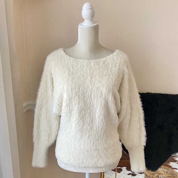 Anthropologie Sweaters - Anthropologie White Ember Eyelash Sweater M